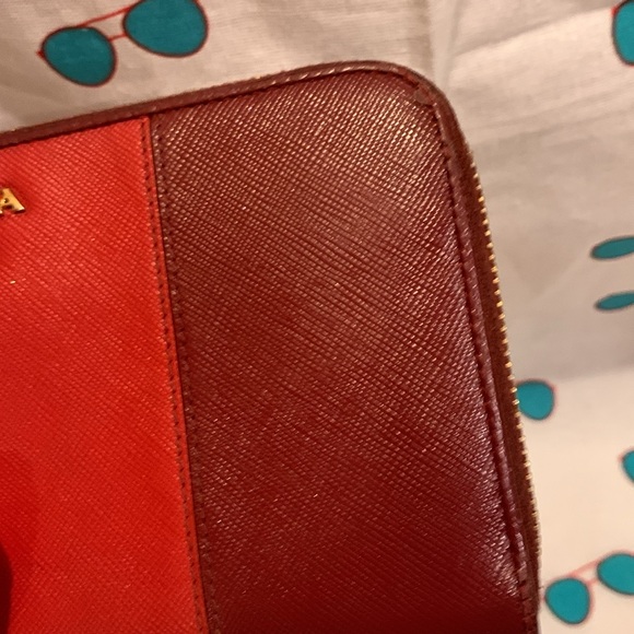 Beautiful Prada wallet two tone reds light sparkles - Picture 11 of 14